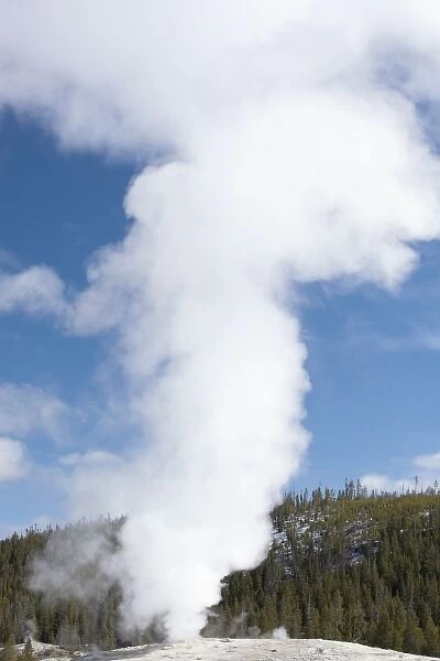 USA, Wyoming, Yellowstone National Park, Steam rises from Old Faithful Geyser