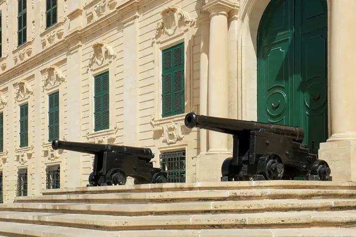 Framed Print : Valetta, Malta. Government building with ancient canons lined up in front of the entry