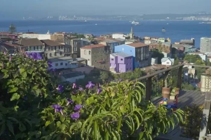 Framed Print : Valparaiso, Chile with harbor Framed Print : Valparaiso, Chile with harbor