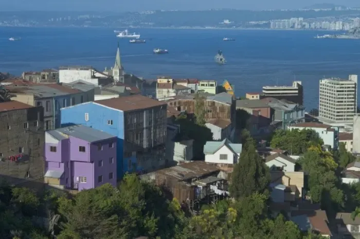 Framed Print : Valparaiso, Chile with harbor Framed Print : Valparaiso, Chile with harbor