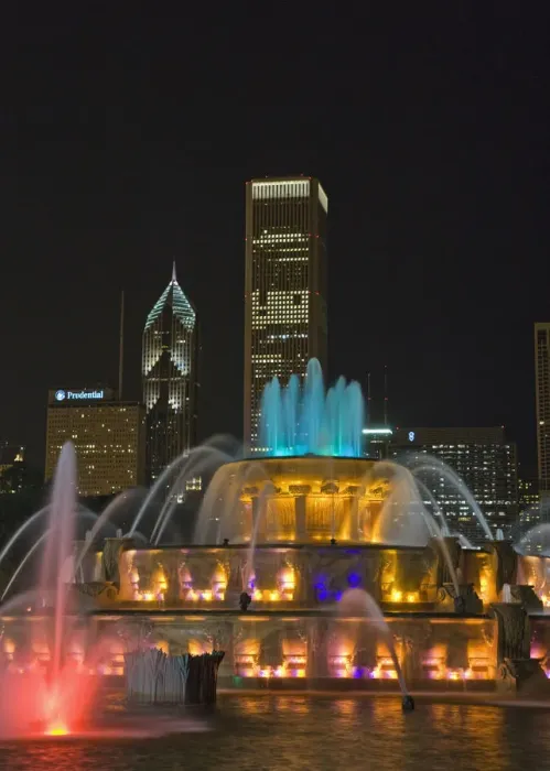 Framed Print : A view of Buckingham Fountain in Grant Park, Chicago Framed Print : A view of Buckingham Fountain in Grant Park, Chicago