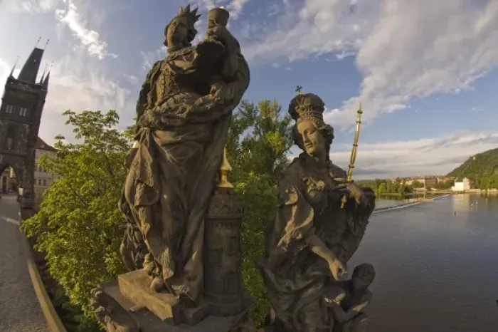 Framed Print : View from Charles Bridge (Karluv most), founded in 1357, Baroque Sculptures from the 18th Century Framed Print : View from Charles Bridge (Karluv most), founded in 1357, Baroque Sculptures from the 18th Century