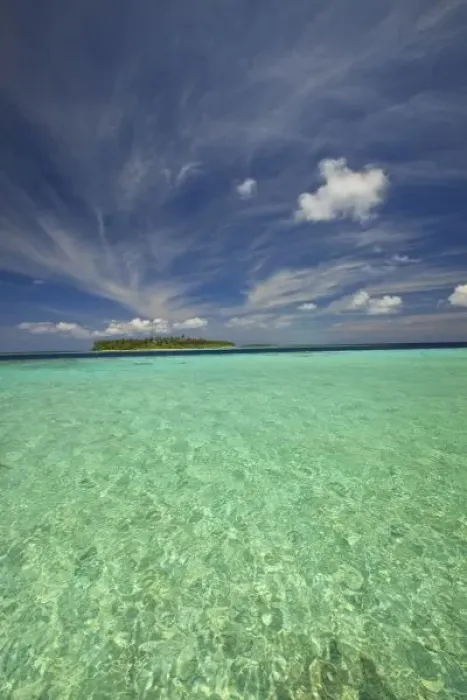 Framed Print : View of Funadoo Island from Funadovilligilli Island, North Huvadhoo Atoll, Southern Maldives