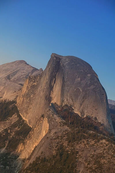 06. USA, California, Yosemite National Park: View of Half Dome  / Late Afternoon