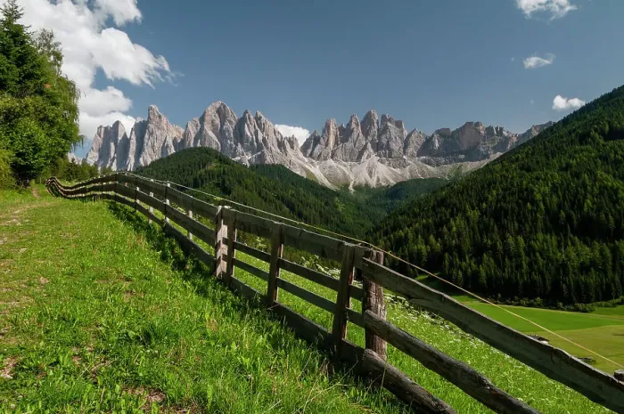 Framed Print : A view of Odle Group mountain from the Funes valley. Funes, Trentino Alto Adige, Italy