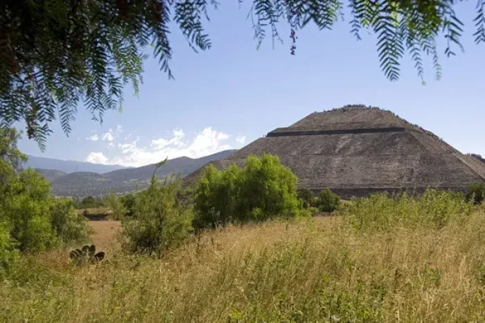 Framed Print : A view of the Pyramid of the Sun at Teotihuacan in the State of Mexico, Mexico Framed Print : A view of the Pyramid of the Sun at Teotihuacan in the State of Mexico, Mexico