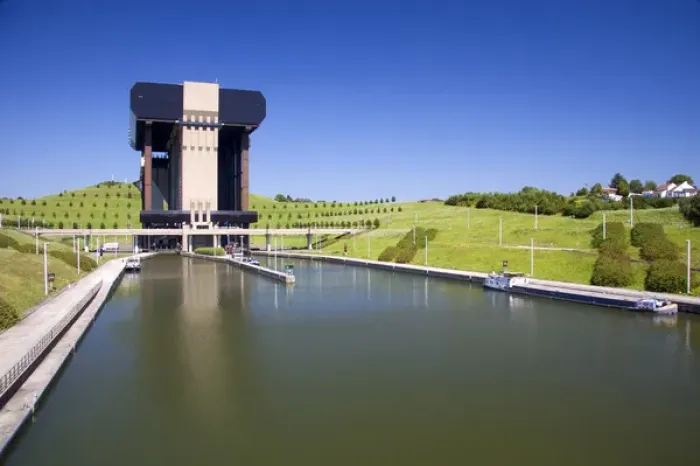 Framed Print : A view of the Strepy-Thieu boat lift on a branch of the Canal du Centre near Framed Print : A view of the Strepy-Thieu boat lift on a branch of the Canal du Centre near