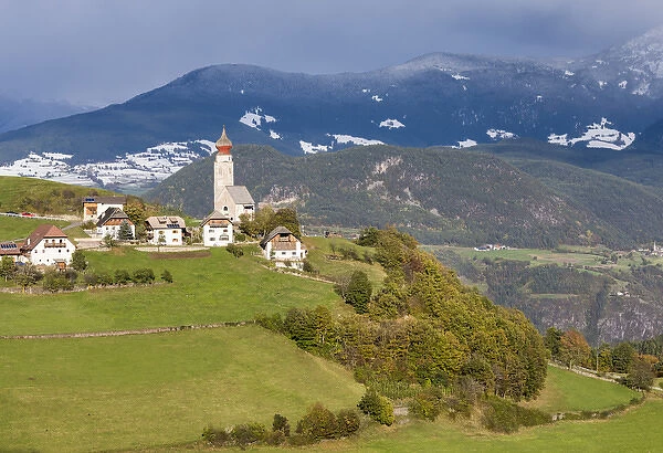 The village of Mittelberg (Monte di Mezzo) on Mt. Ritten (Renon) near Bozen (Bolzano)