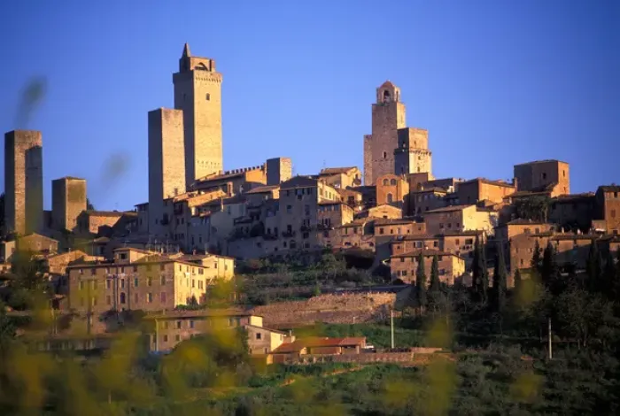 Framed Print : The village of San Gimignano sits in the rolling hills of Tuscany, Italy Framed Print : The village of San Gimignano sits in the rolling hills of Tuscany, Italy