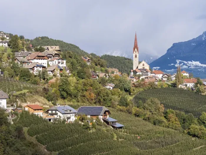 Framed Print : Village of Unterinn (Auna di Sotto) on Mt. Ritten (Renon) above Bozen (Bolzano)