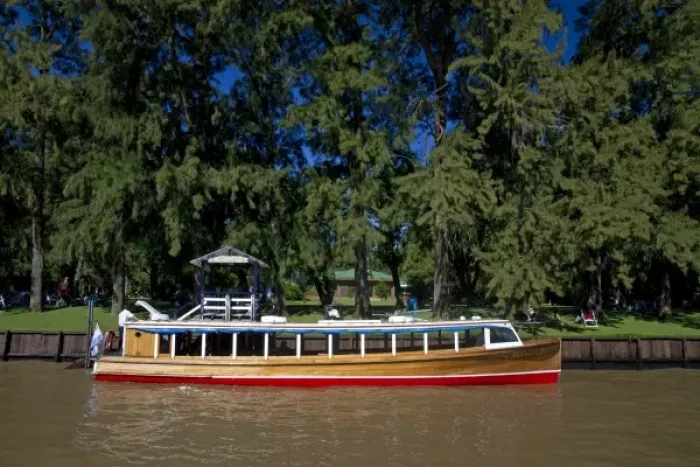 Framed Print : Vintage mahogany motorboat on the Parana Delta at Tigre, Argentina Framed Print : Vintage mahogany motorboat on the Parana Delta at Tigre, Argentina