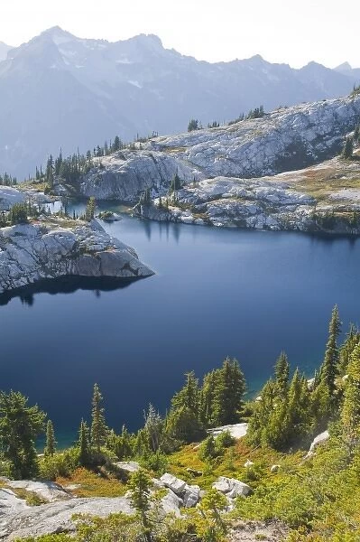 WA, Alpine Lakes Wilderness, Lower Robin Lake, Mount Daniel in background