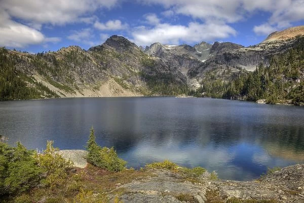 WA, Alpine Lakes Wilderness, Spade Lake, and Mount Daniel