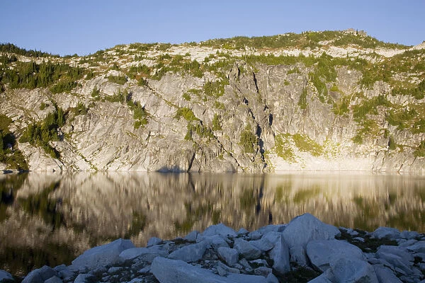 WA, Alpine Lakes Wilderness, Upper Robin Lake, Reflections