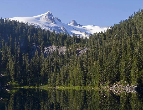 WA, Glacier Peak Wilderness, Snowking Mountain and Found Lake