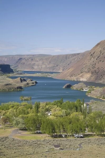 WA, Grant County; Lower Grand Coulee, view of Sun Lakes State Park