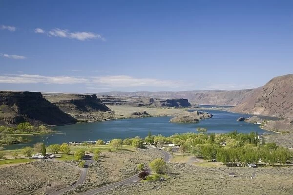 WA, Grant County; Lower Grand Coulee, view of Sun Lakes State Park