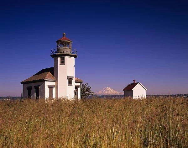 WA, Maury Island, Point Robinson Lighthouse, established 1885, built 1915, with Mt