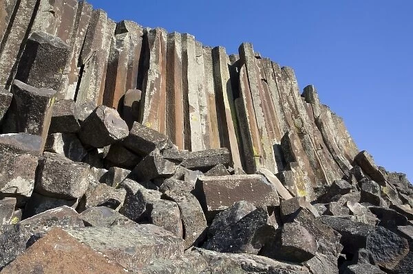 WA, Othello, Columbia National Wildlife Refuge, columnar basalt formation