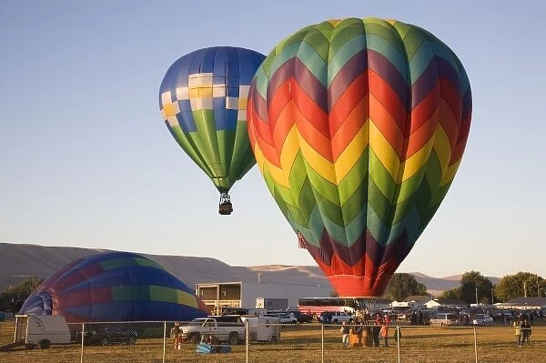 WA, Prosser, The Great Prosser Balloon Rally, Launching hot air balloons