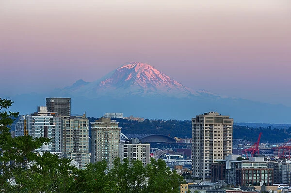 WA, Seattle, skyline view with Mount Rainier (2015)