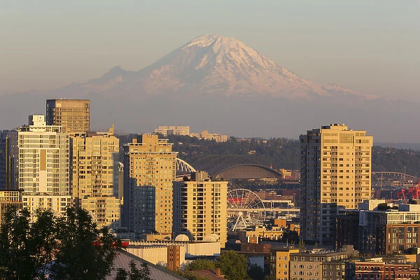 WA, Seattle, skyline view with Mount Rainier (2015)
