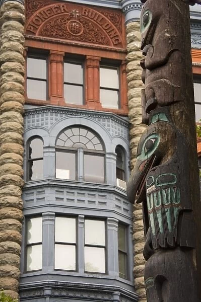 WA, Seattle, Totem pole and Pioneer building at historic Pioneer Square