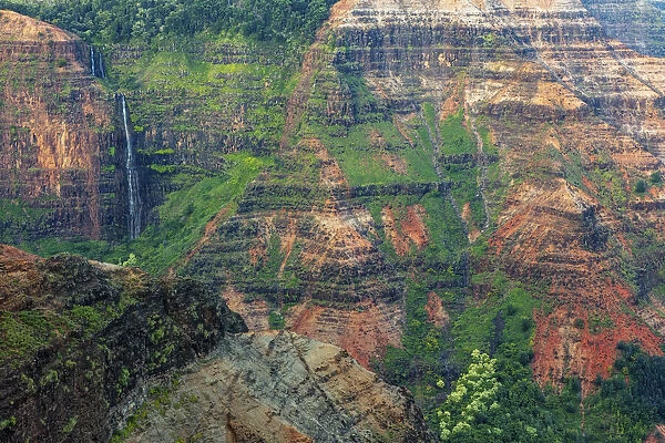 Waipoo Waterfall in Waimea Canyon State Park in Kauai, Hawaii, USA