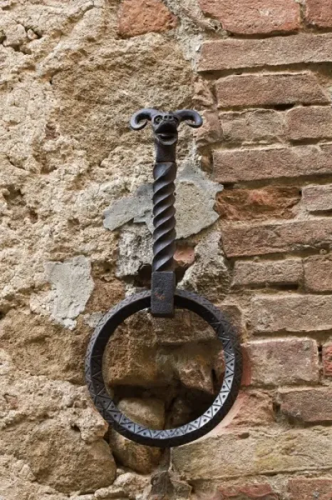 Framed Print : Wall anchor, Pienza, Italy, Tuscany Framed Print : Wall anchor, Pienza, Italy, Tuscany