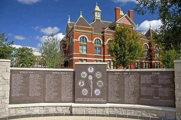 War memorial dedicated to fallen soldiers in front of the Franklin County Courthouse in Ottawa