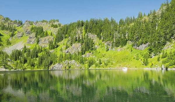 Washington State, Central Cascades, Rampart Ridge, Lake Lillian