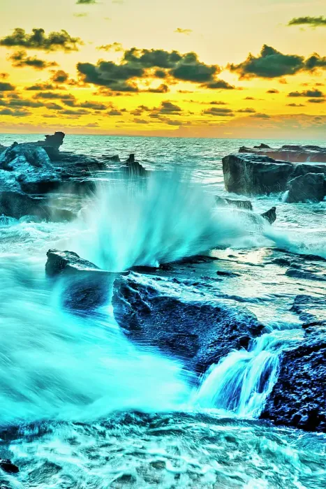 Framed Print : Waves rolling in from the Indian Ocean exploding on the lava shore in Munggu Beach, Bali Indonesia Framed Print : Waves rolling in from the Indian Ocean exploding on the lava shore in Munggu Beach, Bali Indonesia