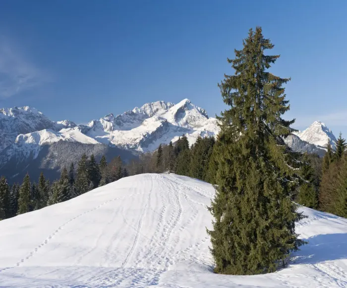 Framed Print : Wetterstein Mountain range in winter. Sunrise over the peak of Alpspitze, the landmark