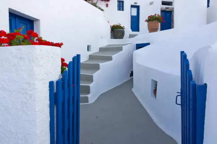 Framed Print : White houses on the coast of Aegean Sea. Oia, Santorini Island, Greece
