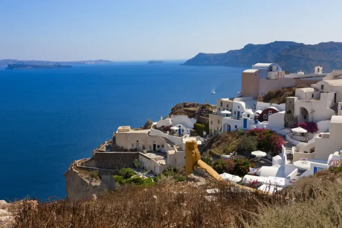 Framed Print : White houses on the coast of Aegean Sea. Oia, Santorini Island, Greece