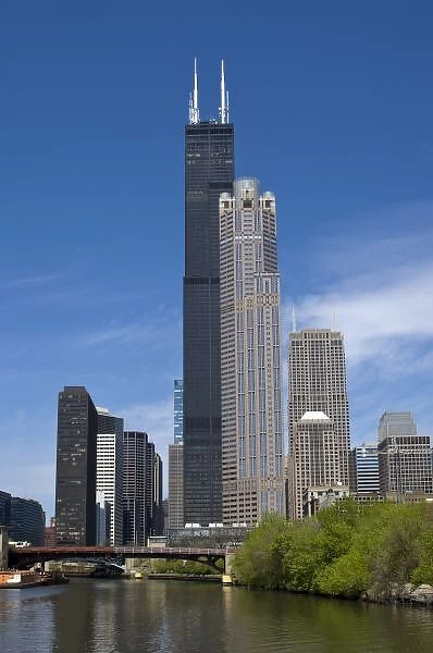 Willis Tower (previously the Sears Tower) looms over the Chicago skyline and Chicago River