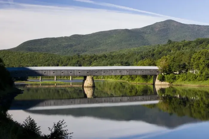 Framed Print : The Windsor-Cornish Covered Bridge spans the Connecticut River between Windsor, Vermont and Cornish