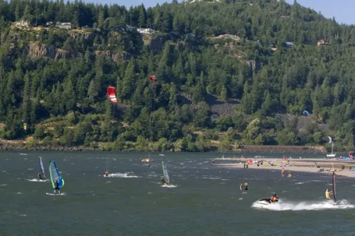 Framed Print : Windsurfing and Kitesurfing on the Columbia River at Hood River, Oregon, USA