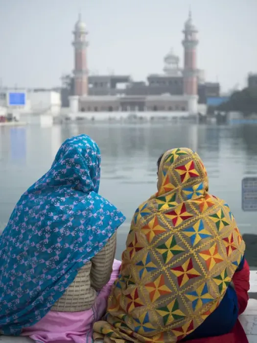 Framed Print : Women at Golden Temple in Amritsar, Punjab Framed Print : Women at Golden Temple in Amritsar, Punjab