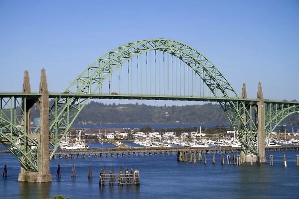 Yaquina Bay Bridge spanning the Yaquina Bay south of Newport, Oregon, USA