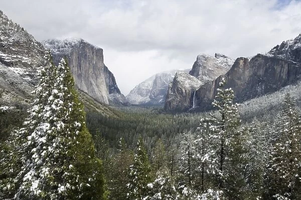 Yosemite valley in winter - Yosemite National Park, California