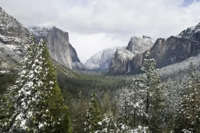 Framed Print : Yosemite valley in winter - Yosemite National Park, California Framed Print : Yosemite valley in winter - Yosemite National Park, California