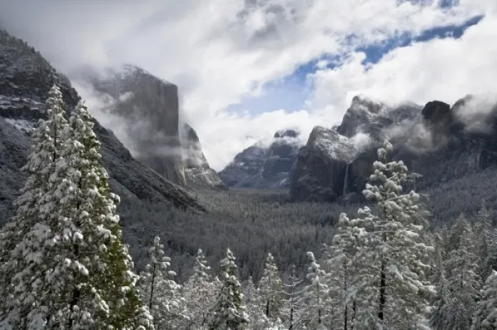 Framed Print : Yosemite valley in winter - Yosemite National Park, California Framed Print : Yosemite valley in winter - Yosemite National Park, California