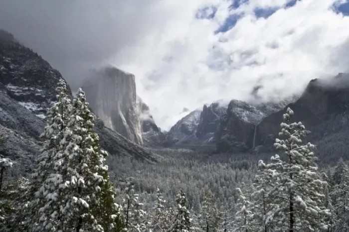 Framed Print : Yosemite valley in winter - Yosemite National Park, California