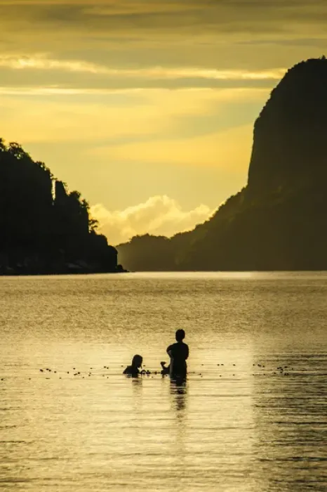 Framed Print : Young boys fishing at sunset in the bay of El Nido, Bacuit Archipelago, Palawan Framed Print : Young boys fishing at sunset in the bay of El Nido, Bacuit Archipelago, Palawan