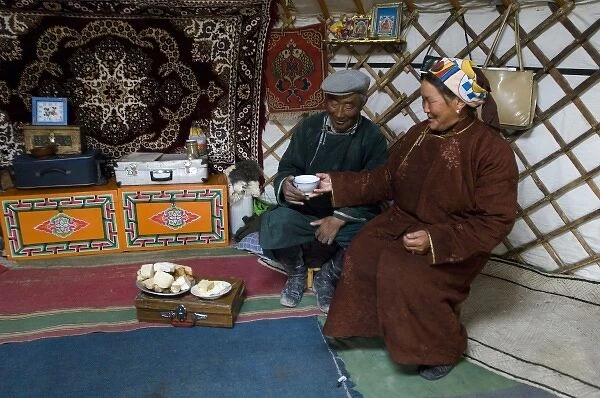 Zandankhuu, nomad woman and her husband, Gunzel in their yurt (MR)