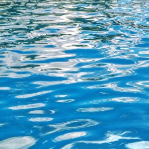 Abstract reflection on water ripples