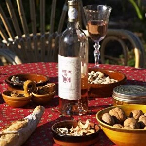 Aperitif and appetizers prepared: bread, olives, walnuts, Domaine du Loou Coteau