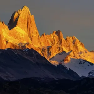 Argentinien, Patagonien. Der El Chaltén, der Fitz-Roy-Gebirgszug Argentinien, Patagonien. Der El Chaltén, der Fitz-Roy-Gebirgszug