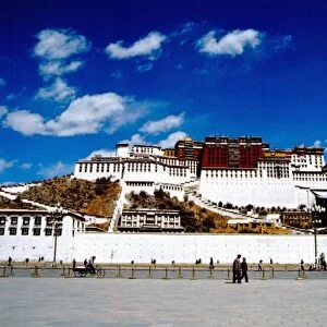 Asia, Tibet, Lhasa, Potala Palace. UNECSO World Heritage site. Former home of the Dalai Lama